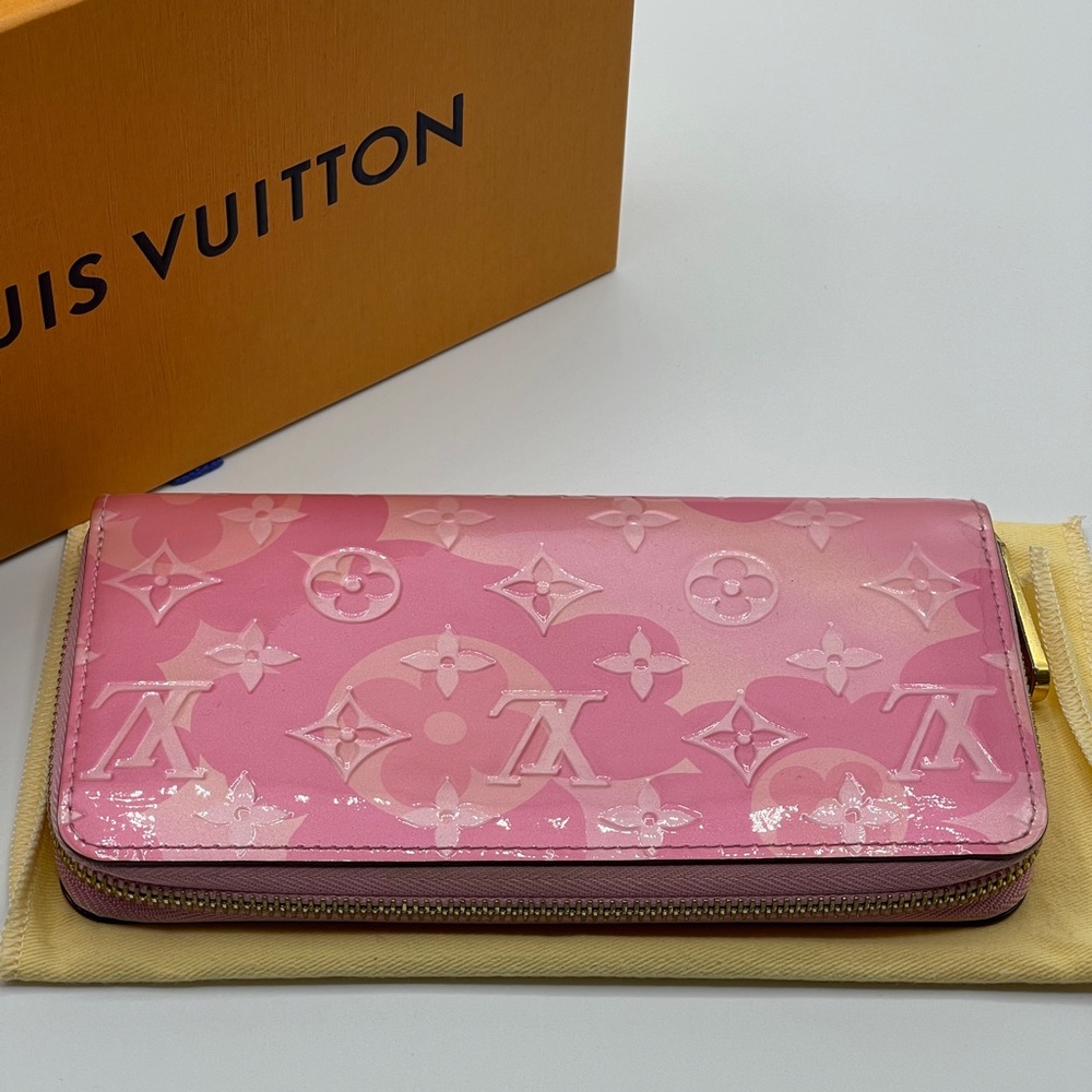 Louis Vuitton Valentine Vernis Monogram Limited Edition Long Round Zippy Wallet - Picture 8 of 16